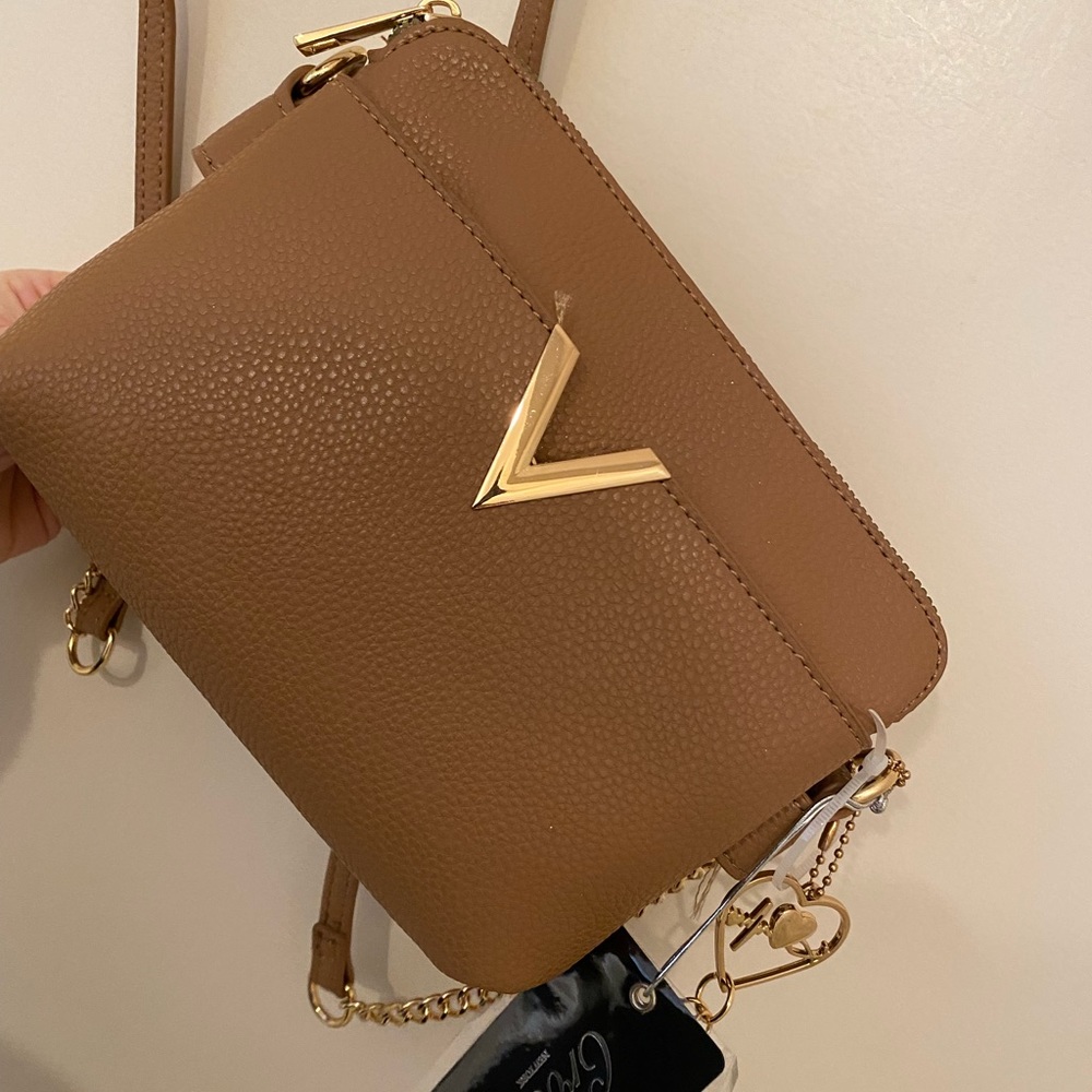 NWT Chic Crossbody Duel Compartment Bag